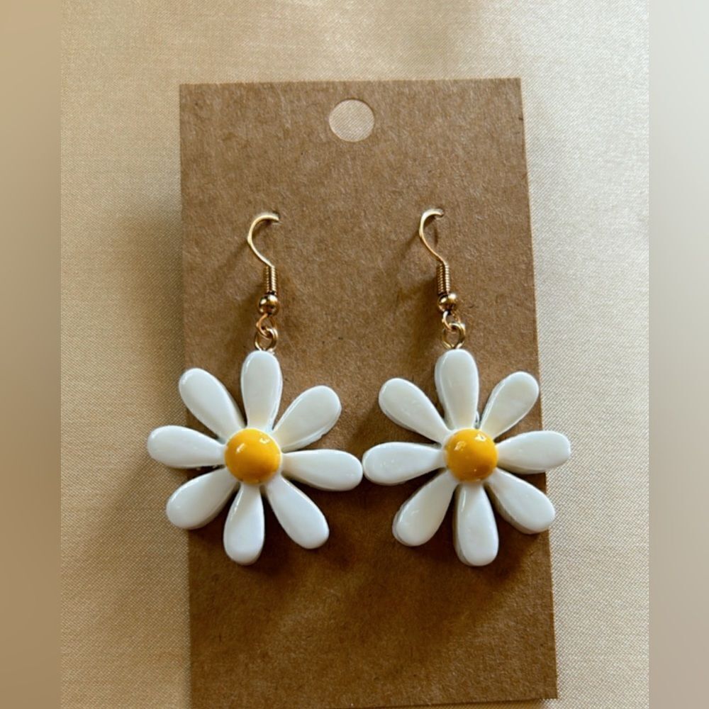 bohemian white flower earrings A440 - Picture 3 of 3